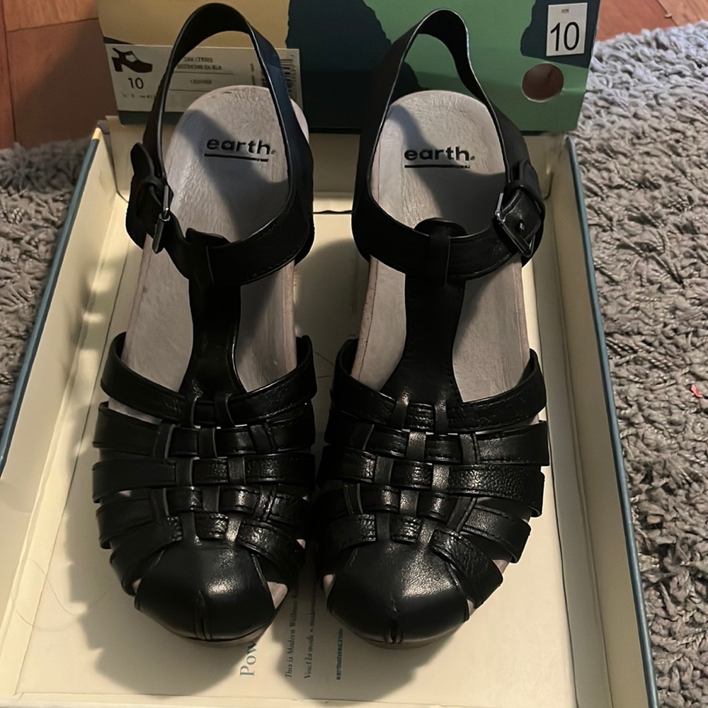 NWB Earth Oak Cerris Leather Sandal Black W10